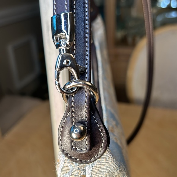 Uno Alla Volta Handmade Floral Brocade Handbag - Picture 10 of 10